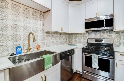 St. Martinville House | Next door to Maison De Tours