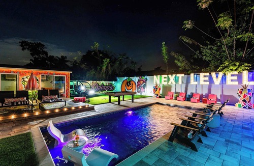Northwest Orlando House | Next Level Orlando: Space Surf Springs Pool+Games