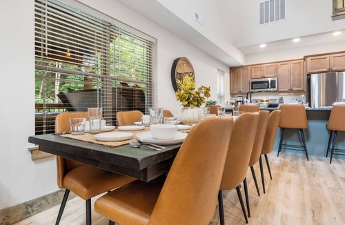Branson House | Next-Level Vacation Getaway | King Suites, Hot Tub, Fire Pit, Free Show Tickets!