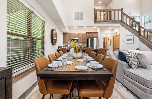 Branson House | Next-Level Vacation Getaway | King Suites, Hot Tub, Fire Pit, Free Show Tickets!