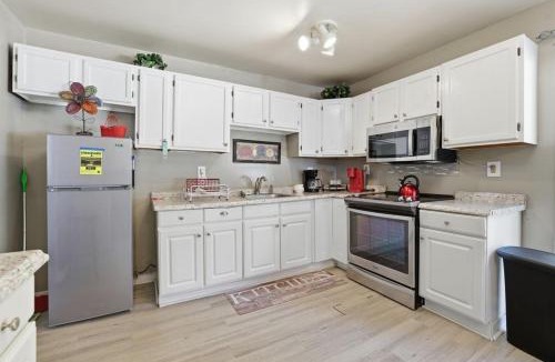 Dumbarton House | Next Stop! Comfort! 3 BR Near Amtrak Station!