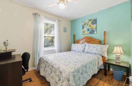 Dumbarton House | Next Stop! Comfort! 3 BR Near Amtrak Station!