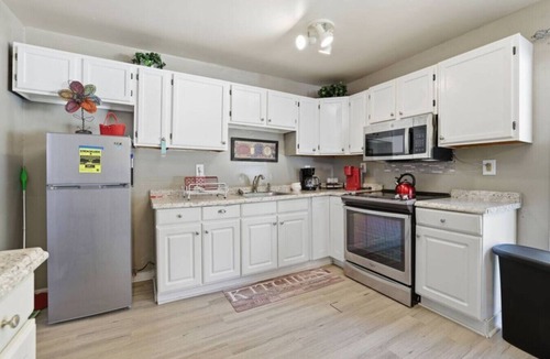 Dumbarton House | Next Stop: Comfort 3 BR Near Amtrak Station