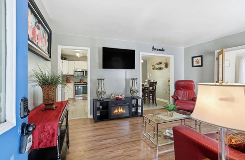 Dumbarton House | Next Stop: Comfort 3 BR Near Amtrak Station