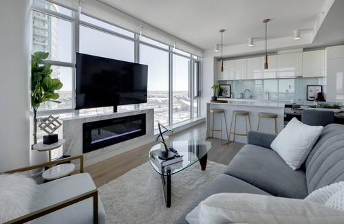 Victoria Park Condo | Next to Bmo/saddledome Downtown Calgary 2 bedroom Penthouse style condo sleep 6