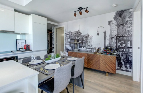 Victoria Park Condo | Next to Bmo/saddledome Downtown Calgary 2 bedroom Penthouse style condo sleep 6