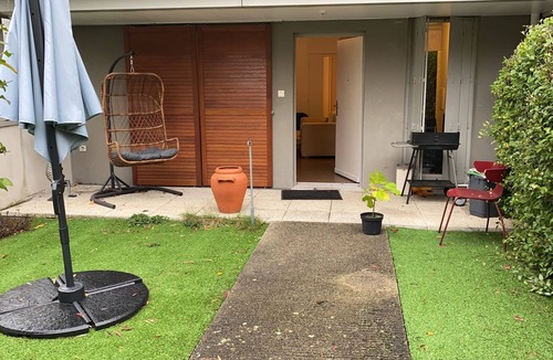 Cergy Apartment | Next to Paris very cute green house in a smart Area