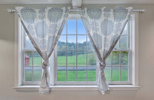 South Pomfret House | Next to Saskadena Ski, Great Views - Half Past Six