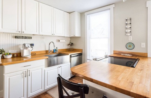 Cape Charles House | Next to the park and 2 blocks to the Beach and restaurants! RIGHT side of Duplex