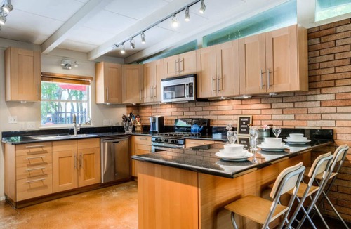 Hancock House | Next to UT, 3 Miles to Downtown, Pet- Friendly