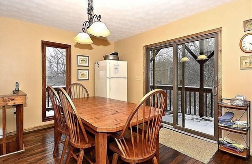 Northface House | NF17- Cool, Creekside Home! Hot Tub! Pets ok!