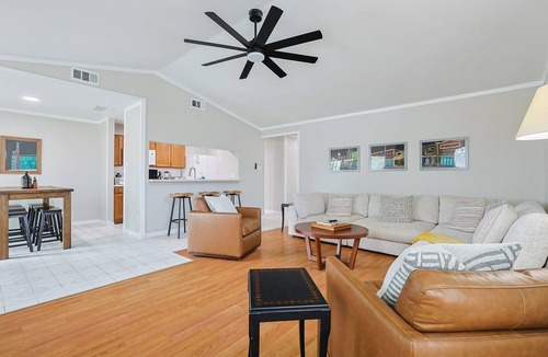 Garland House | nFamily Stay – World Cup Ready + Parking