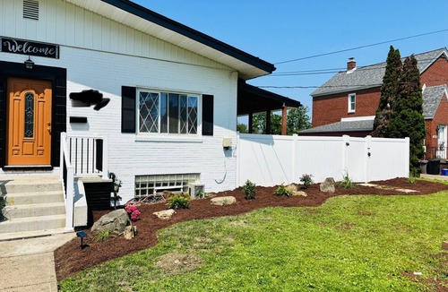 West Mifflin House | NFL Draft- 13 miles from Acrisure with pool!