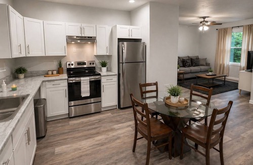 West Homestead House | NFL Draft Stay Sleeps 6 - 2 Floors + Private Patios.