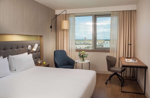 Colombier-Saugnieu Hotel | NH Lyon Airport