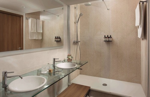 Colombier-Saugnieu Hotel | NH Lyon Airport