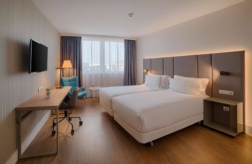 Blagnac Hotel | NH Toulouse Airport
