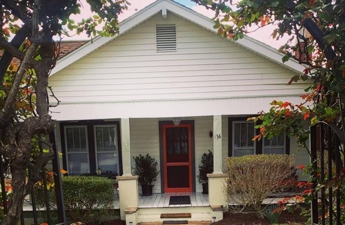 Lynn House | nHome SweetHome. Lovely, cozy 3bed home with gas fireplace. Downtown Columbus