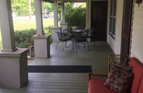 Lynn House | nHome SweetHome. Lovely, cozy 3bed home with gas fireplace. Downtown Columbus