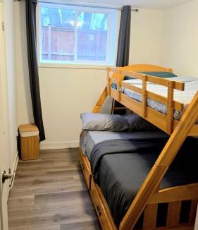 Niagara Falls House | Niagara Escape Crib: 3km from NiagaraFalls