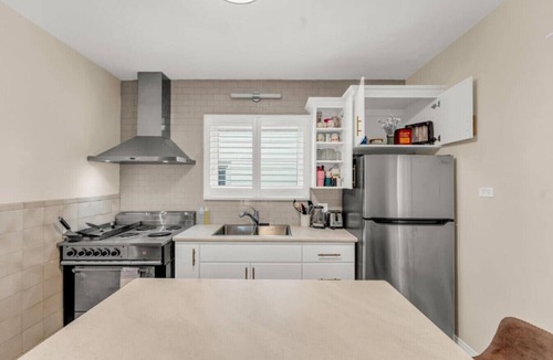 Niagara Falls House | Niagara Falls 3BR | Theatre + Chef’s Griddle