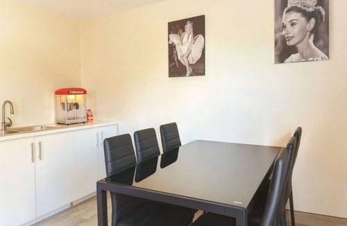 Niagara Falls House | Niagara Falls 3BR | Theatre + Chef’s Griddle