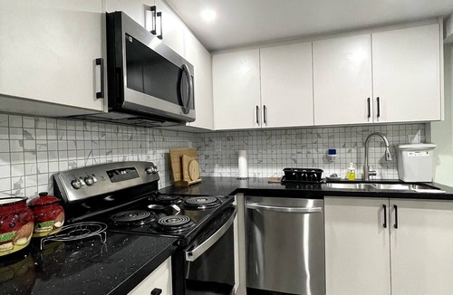 Thorold House | Niagara Falls Basement Suite 15 mins away from Falls