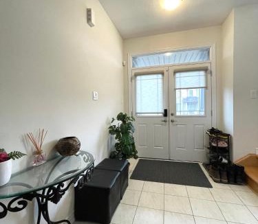 Thorold House | Niagara Falls BNB 15 mins away from Falls