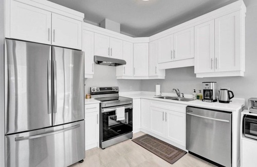 Niagara Falls House | Niagara Falls Luxury Townhome! 3 Beds 3 Baths!