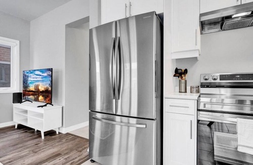 Niagara Falls House | Niagara Falls Luxury Townhome! 3 Beds 3 Baths!