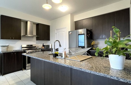 Thorold House | Niagara Falls Private Bedroom 15 mins away from Falls