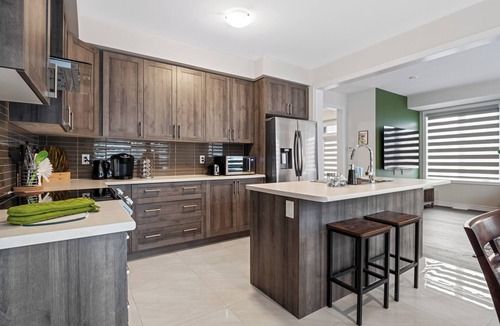 Thorold House | Niagara Getaway: 4 BDR Mins from Falls & Wineries