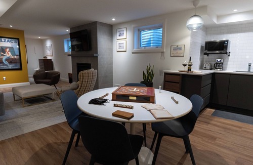 St. Catharines Bed & Breakfast | Niagara Getaway up to 4 with Breakfast!
