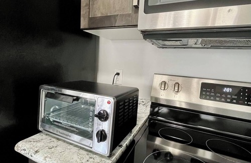 Thorold House | Niagara Getaway n4bdrm, 4bths. 18 min to Falls.n'Isla Paraiso Verde'