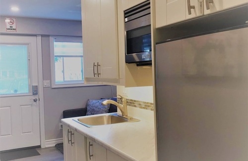 Welland Apartment | Niagara Luxury - Cozy Tiny Home Suite by the River