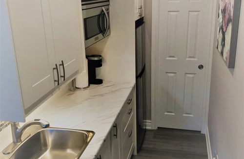 Welland Apartment | Niagara Luxury - Cozy Tiny Home Suite by the River
