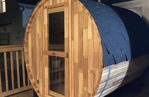 Niagara Falls House | Niagara Luxury Modern SPA Pool Sauna Retreat