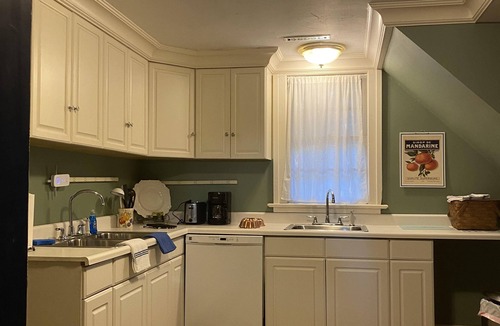 Lewiston Apartment | Niagara Mansion Carriage Suite
