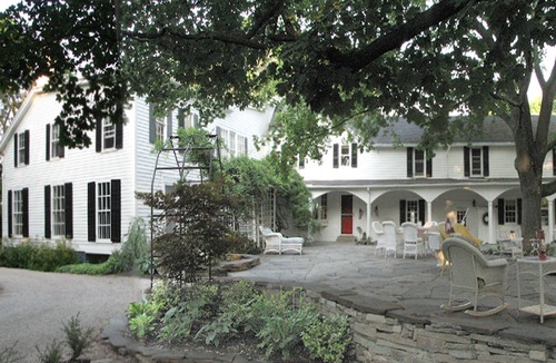 Lewiston Apartment | Niagara Mansion Carriage Suite