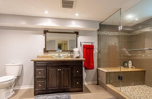 Niagara Falls House | Niagara retreat (heated pool and hot tub)