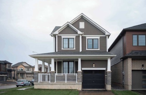 Thorold House | Niagara's New Comfort: Wine, Golf and Falls nearby