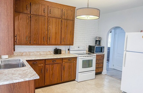Niagara Falls House | Niagara Serenity by Vineyards