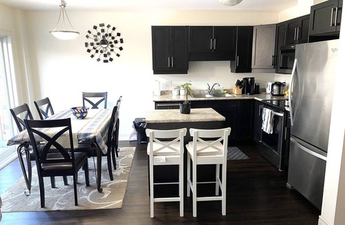 Thorold House | Niagara Sleeps 6 Cozy 3bed 3bath Near Falls