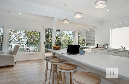 Summerland Point House | Niaroo Lakeside