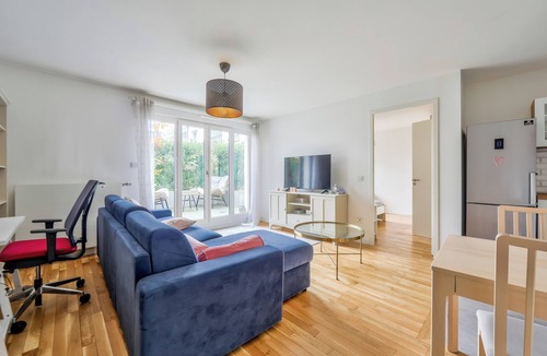 Rueil-Malmaison Apartment | Nice 1BR flat with lovely terrace and parking