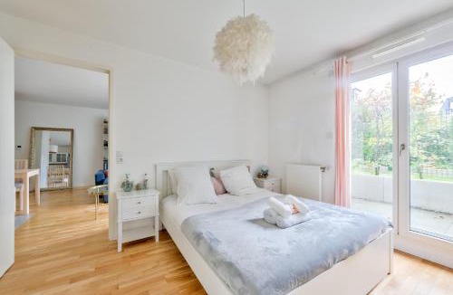 Rueil-Malmaison Apartment | Nice 1BR flat with lovely terrace and parking