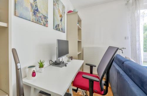 Rueil-Malmaison Apartment | Nice 1BR flat with lovely terrace and parking
