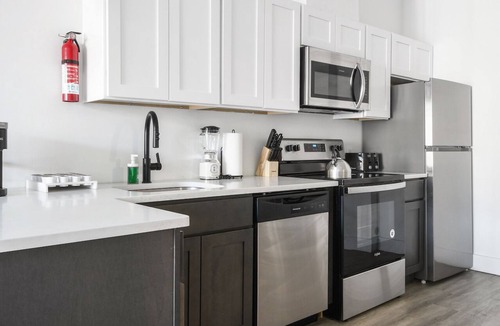 Elizabeth Apartment | Nice 1BR next to EWR 5316