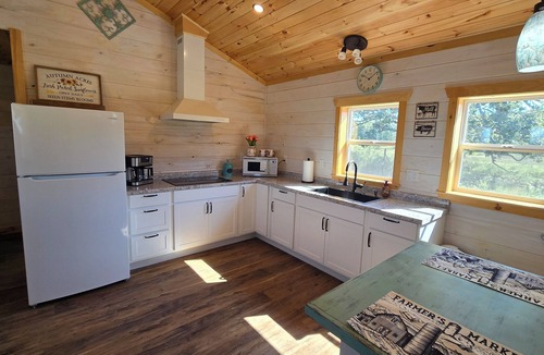 Teresita Cottage | Nice 2-bedroom cottage with AC in Mountain View