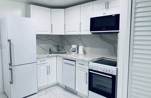 Flamingo/Lummus Condo | Nice 2 bedroom on ocean dr view jacuzzi